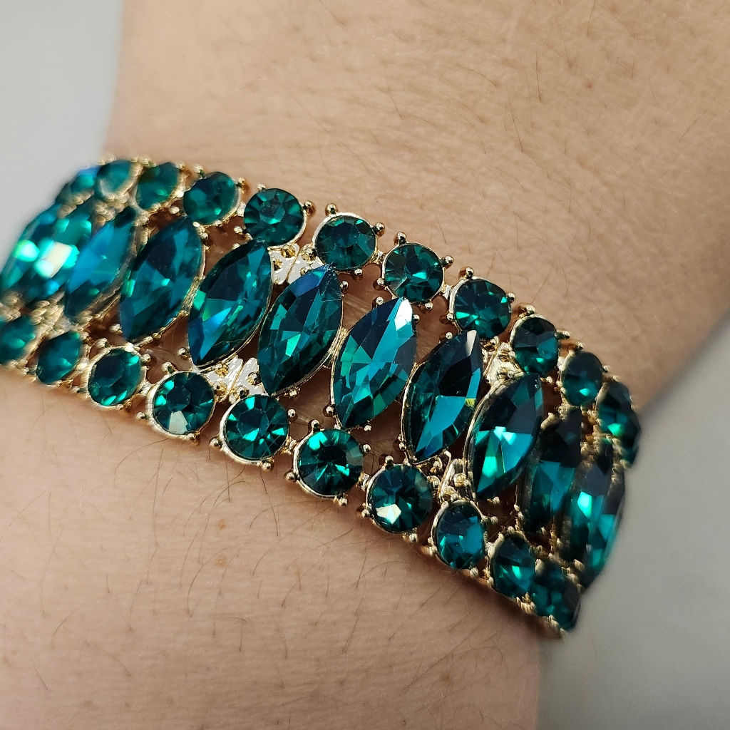 New WOut Tags Lovisa Gold-Tone Marquise Green Crystal Stretch Bracelet 23$